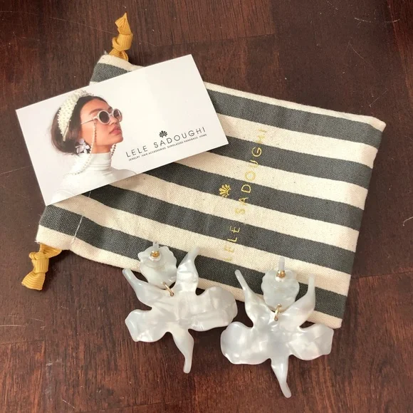 NWT Lele Sadoughi Small Paper Lily Earrings – Mother of Pearl Acetate - Picture 3 of 3